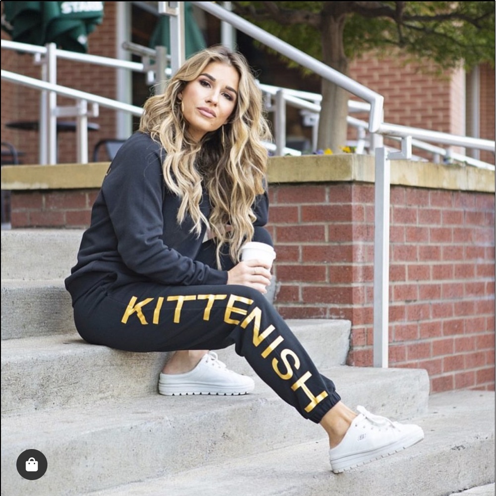 Kittenish black jet setter logo set, size medium